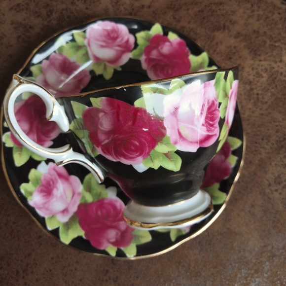 Royal Albert Bone China "Old English Rose" Cup and Saucer - Picture 5 of 8